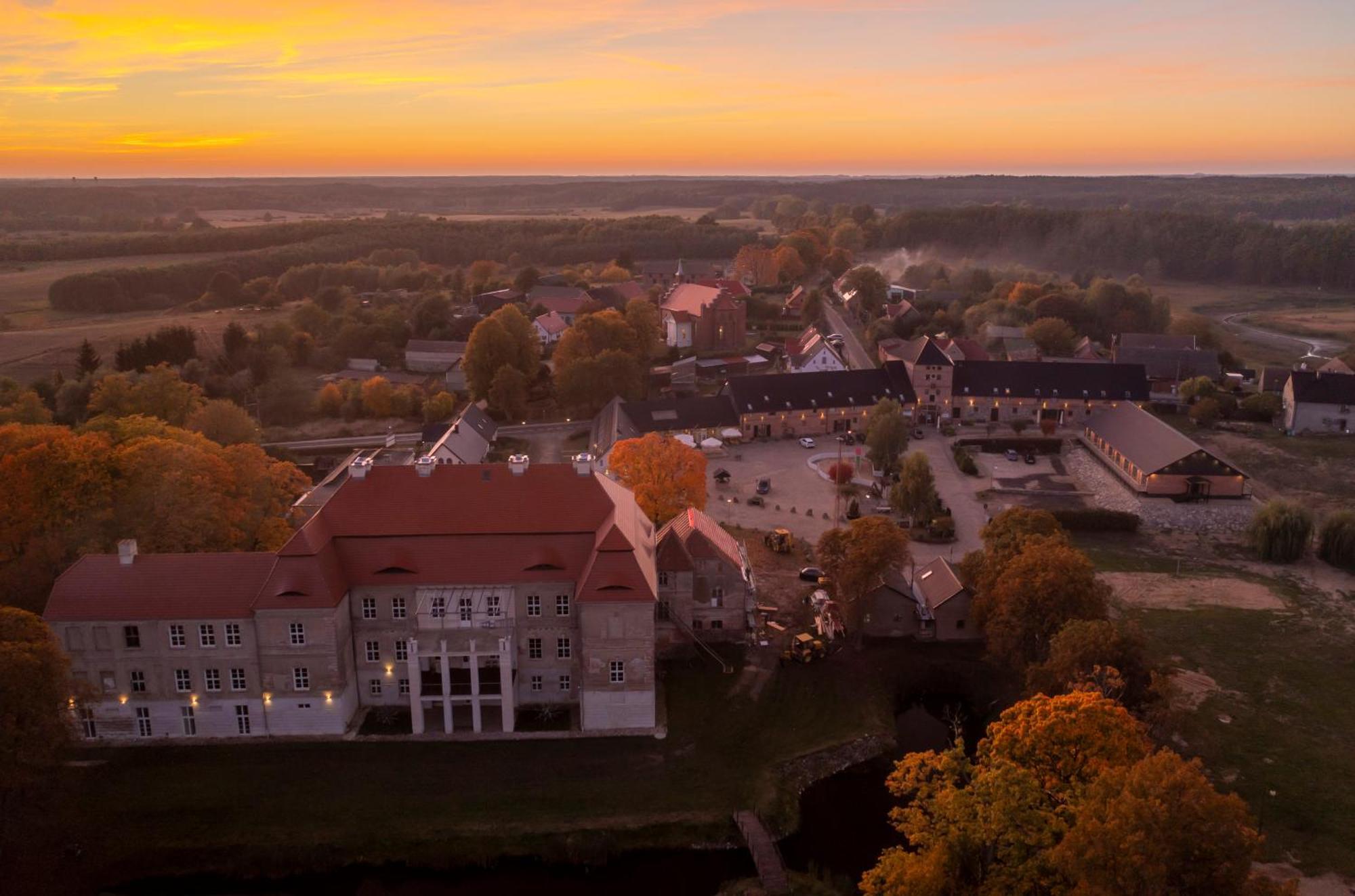 Palac Siemczyno Hotel Eksteriør billede